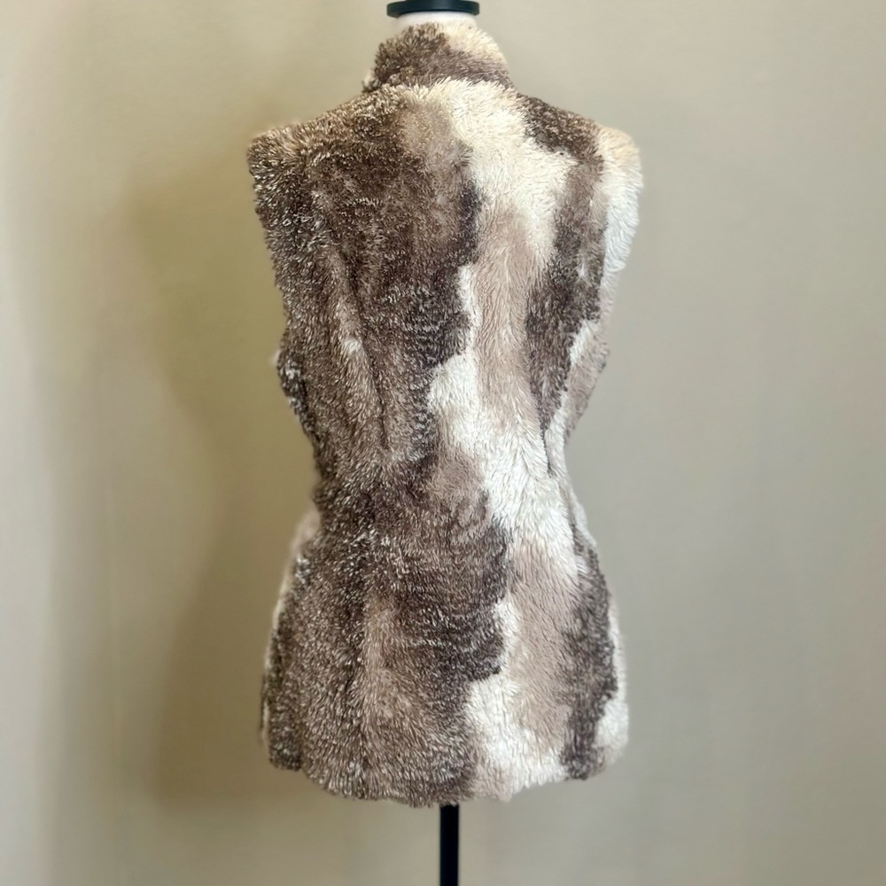 🍒Brown and Cream Faux Fur Vest - Picture 2 of 7